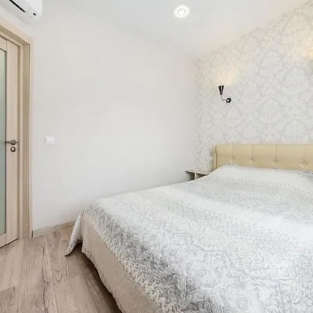 Apartment Near Metro Grushevka - Center - Rs - Gaspadar *